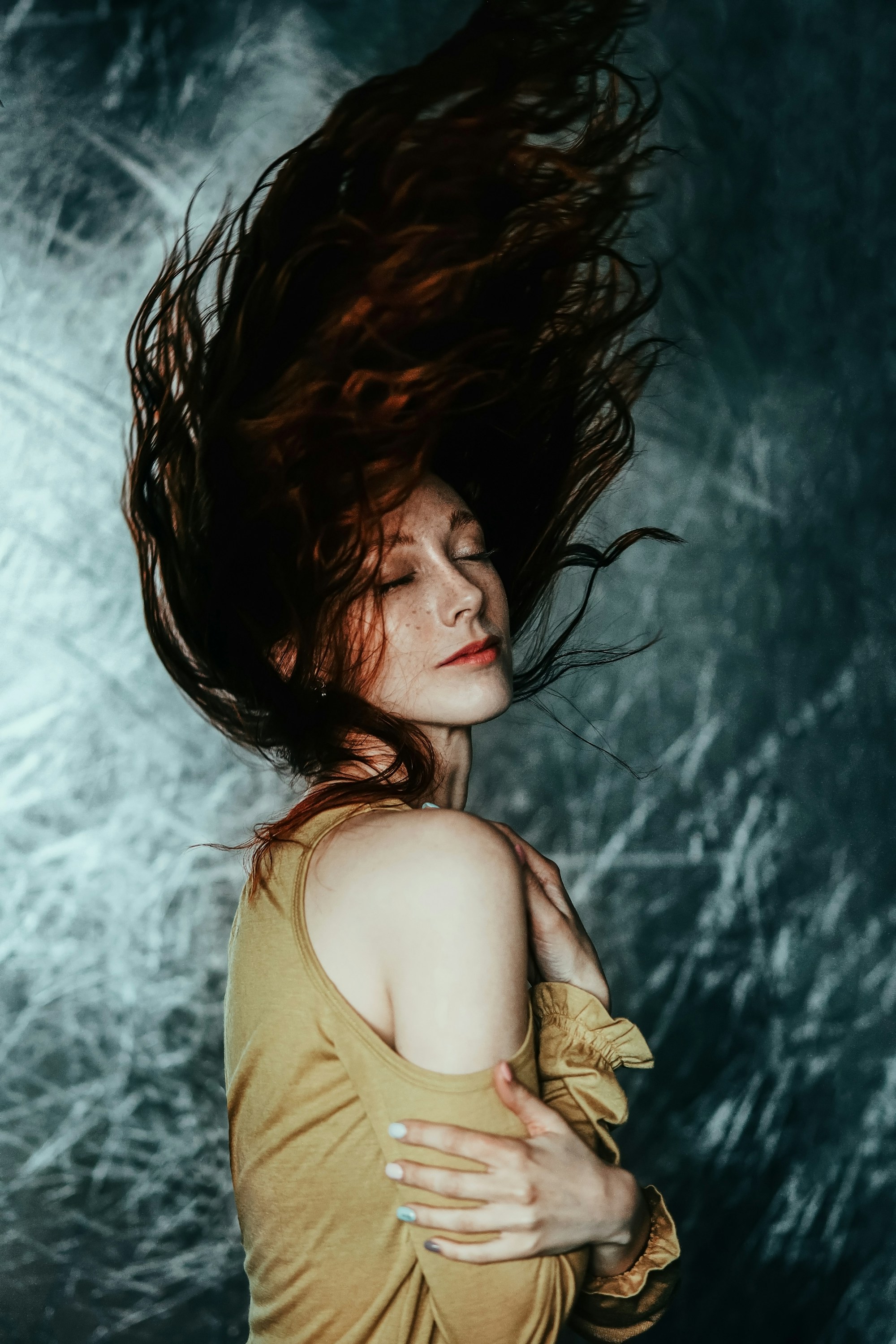 Matière et lumière sur cheveux longs